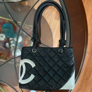 fake black and white Chanel purse